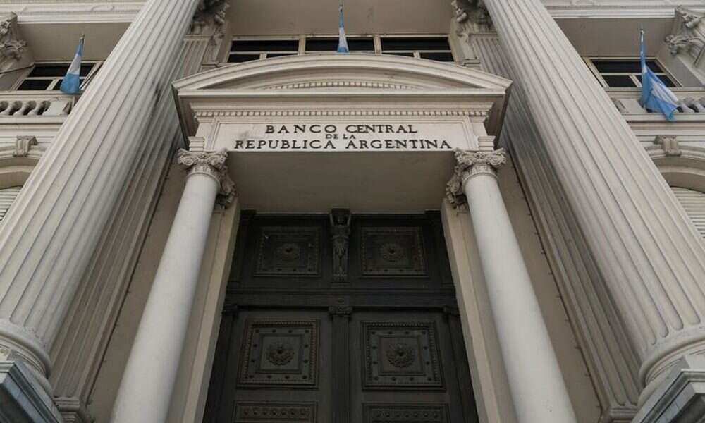 El Banco Central volvió a vender dólares y cerró otra semana con resultado negativo