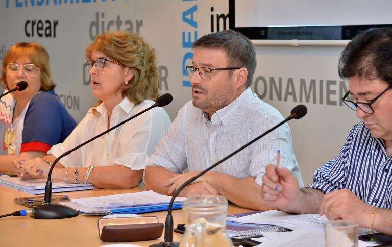 “Estamos en condiciones de cubrir las necesidades del sistema educativo”, aseguró Maccione a los diputados provinciales