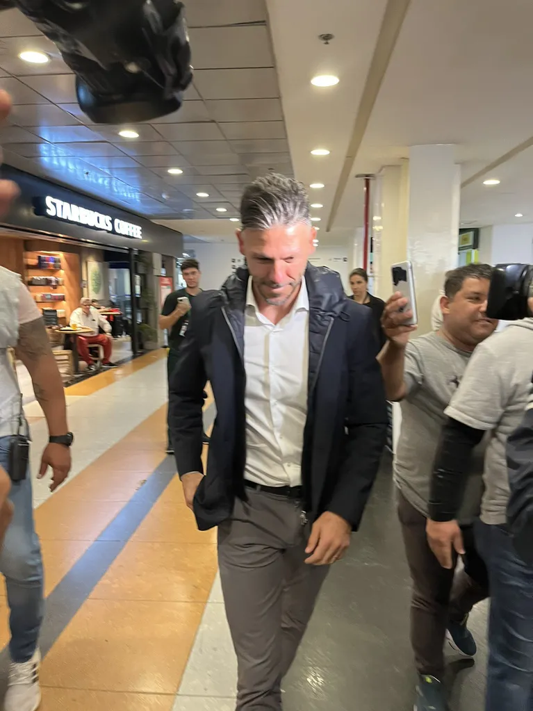 Martín Demichelis arribó a Argentina y a punto de ser el nuevo entrenador de River