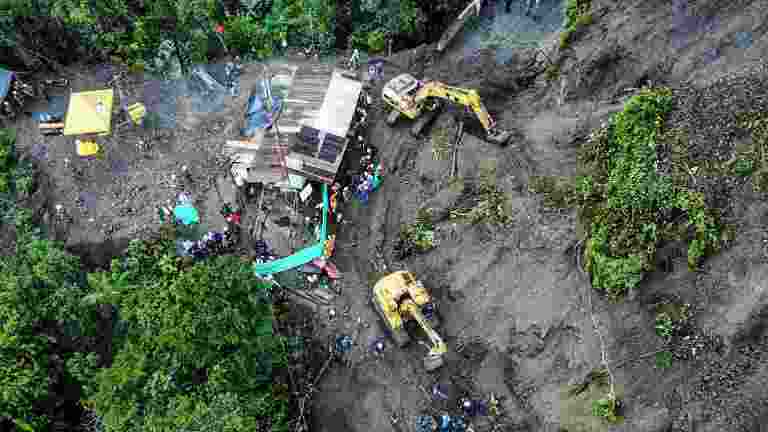 Colombia: Al menos 33 muertos en autobús sepultado por alud