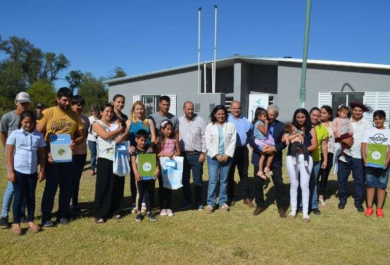 Quetrequén: Cuatro familias recibieron sus viviendas a través del Plan “Mi Casa 1”
