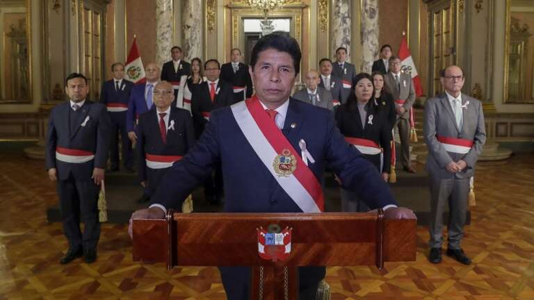 Perú: El presidente disolvió el Congreso y declaró un “Gobierno de excepción”