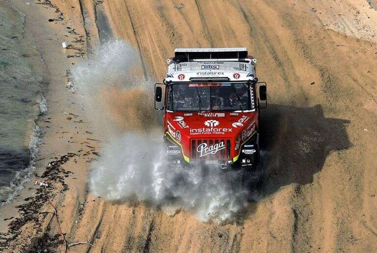 Automovilismo: Murió un espectador en el Rally Dakar tras ser embestido por el camión de Ales Loprais