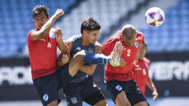 Fútbol: Con Cardona de titular, Racing goleó a Bolívar en su primer amistoso