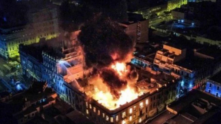 Perú: Graves incidentes con muertes, incendios y enfrentamientos con la policía en “La toma de Lima”