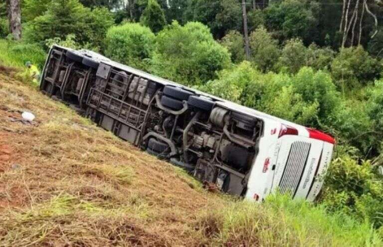 Brasil: Desbarrancó otro micro y murieron una turista argentina junto a su hijo de tres años