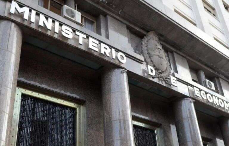 El Ministerio de Economía anunció que el déficit primario de 2022 en la Argentina fue de 2,4%