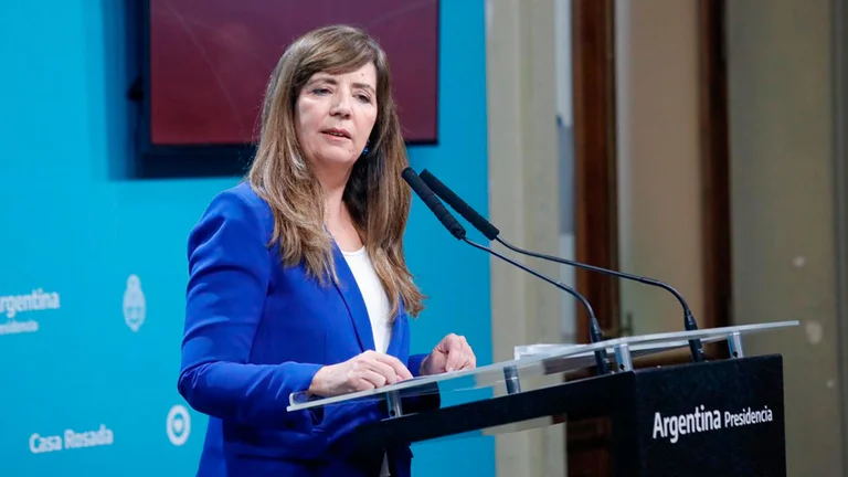 Cerruti aseguró que la inflación baja más rápido de lo esperado y auguró que “la gente va a reconocer la epopeya de este Gobierno”