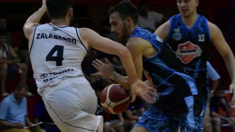 Básquetbol: Pico FBC lo perdió en el último minuto ante Zárate Básquet
