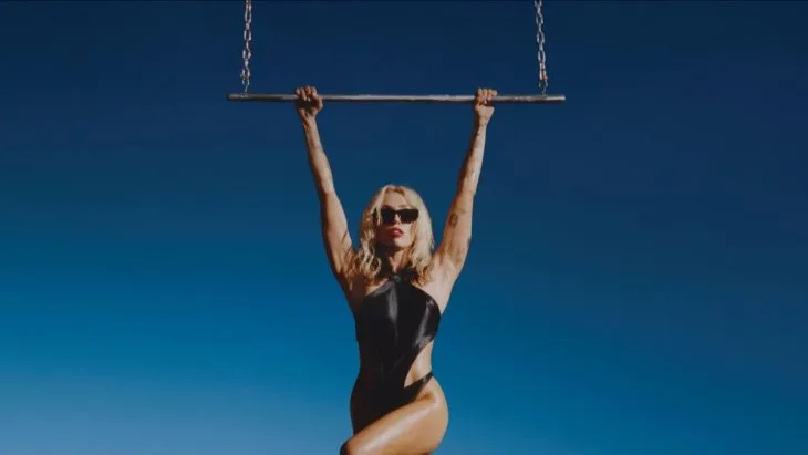 Miley Cyrus confirmó la fecha de salida de su nuevo disco “Endless Summer Vacation”