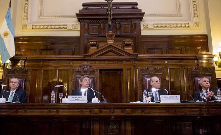 El Gobierno pidió a los jueces de la Corte que se excusen en la causa “coparticipación” por los chats