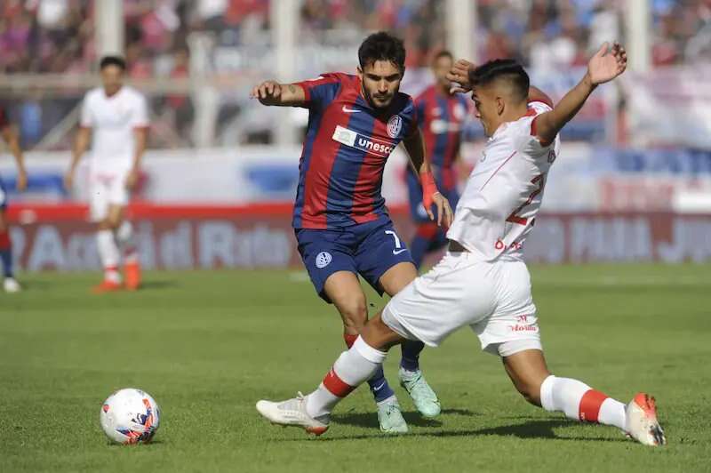 Fútbol: Huracán y San Lorenzo se enfrentan en “el clásico de barrio más grande del mundo”