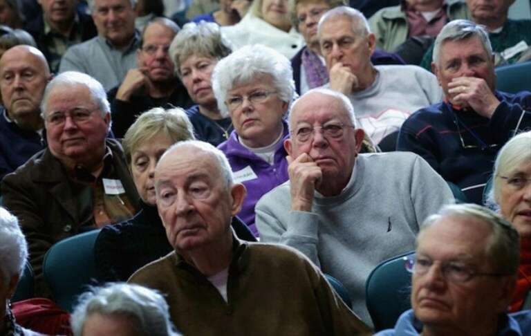 El Gobierno oficializó el pago del refuerzo de $15.000 a jubilados y pensionados