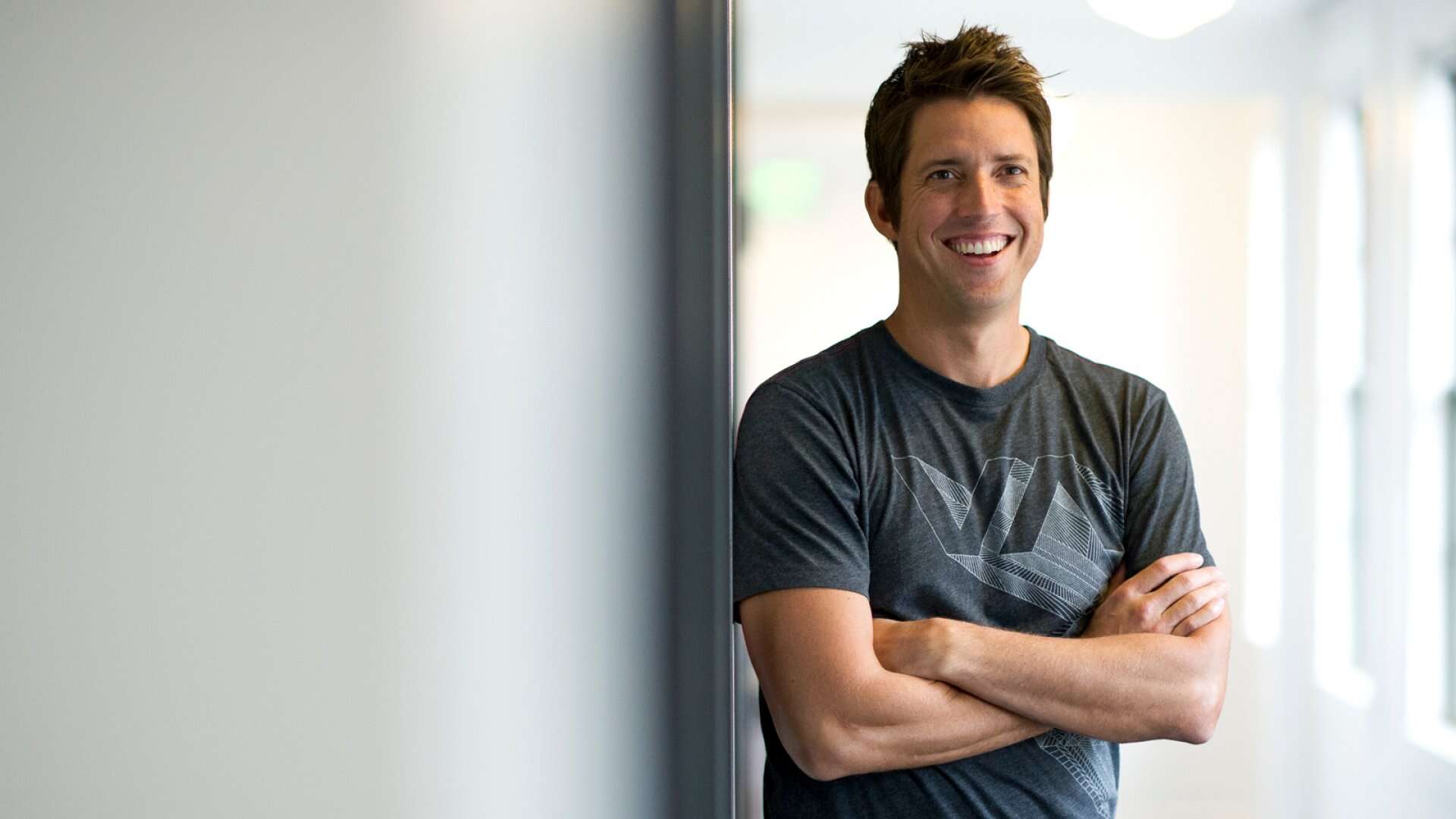 De fracasar en su startup a volverse multimillonario con una cámara de fotos: la historia detrás de GoPro