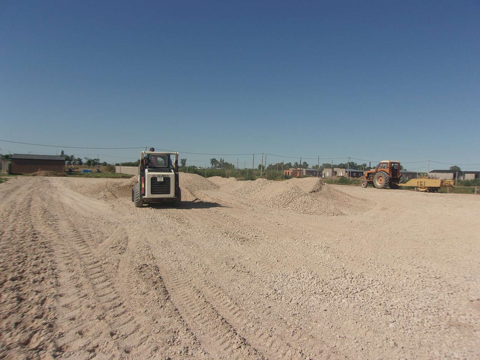 Comenzó la construcción de la plaza deportiva en Lonquimay