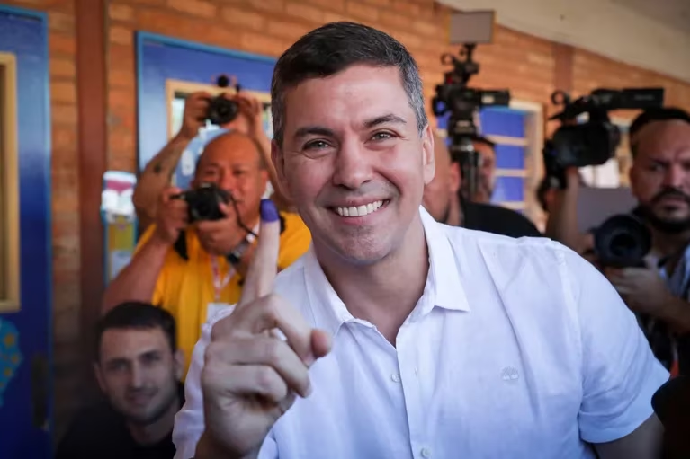 Paraguay: Santiago Peña es el nuevo presidente