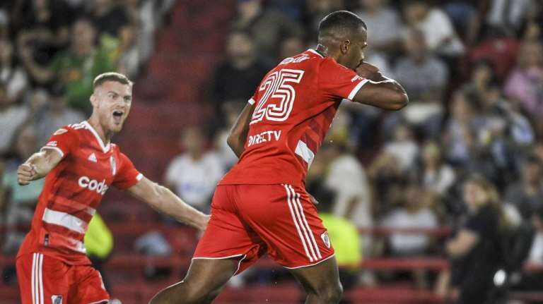 Fútbol: River le ganó a Huracán y se escapa en la tabla de la Liga Profesional