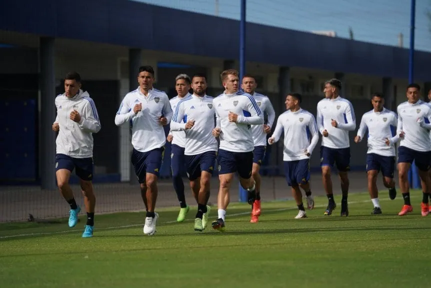 Jorge Almirón paró un once alternativo en la práctica de Boca con la mira en Rosario Central