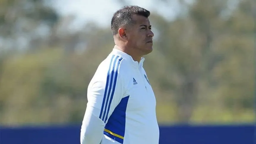 Jorge Almirón definió el equipo con varias sorpresas para enfrentar a Estudiantes