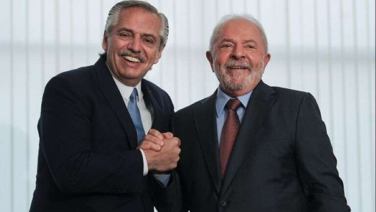 Alberto Fernández viaja a Brasil para pedirle ayuda a Lula por las reservas y el financiamiento