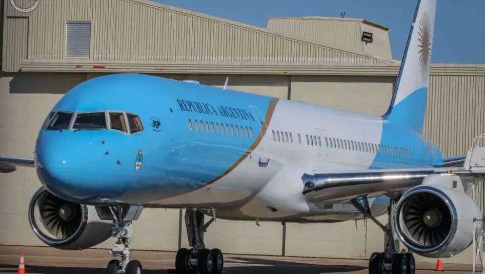 Massa estrena el ARG-01 rumbo a China, en busca de nuevos negocios y una mano con las reservas