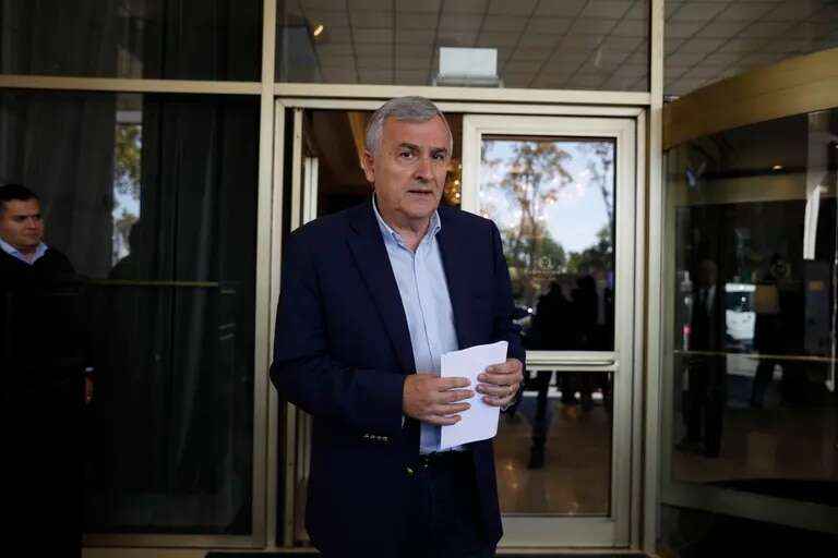 Gerardo Morales se refirió a Milei como un “desquiciado fascista” y advirtió sobre las consecuencias de una renuncia de Massa