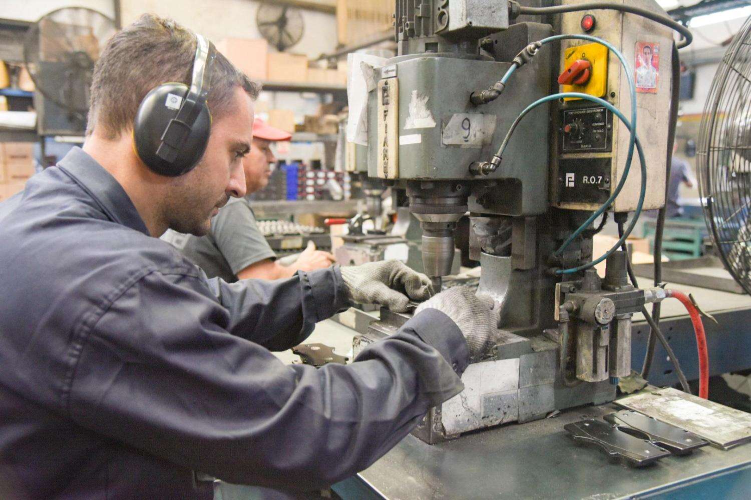 La industria Pyme creció 0,4% anual en abril y mostró una desaceleración