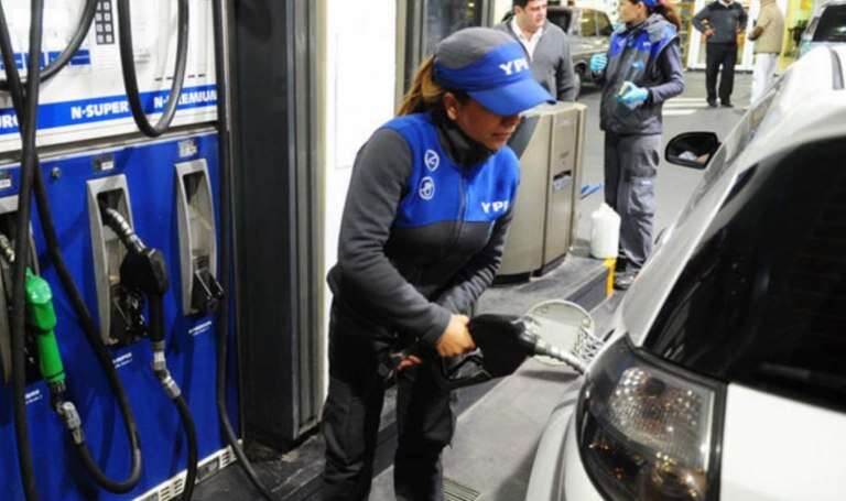 YPF aumentó los precios de sus naftas y se aguarda que el resto de las petroleras haga lo mismo