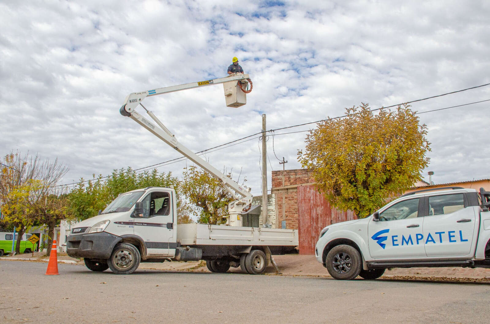 Arata: Ya comenzaron los tendidos de la fibra óptica domiciliaria