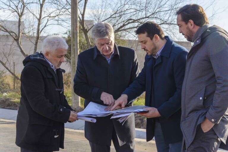 Santa Rosa: El gobernador Ziliotto recorrió el avance de las obras sobre las calles Felice y Stieben