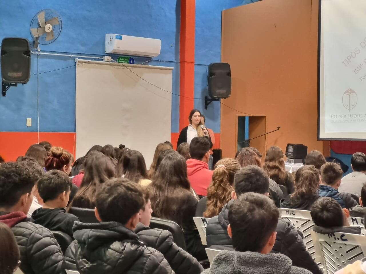 Uso de redes sociales: Más de 200 alumnos de Caleufú recibieron una charla