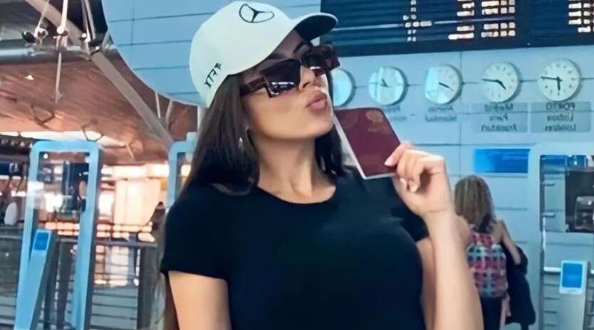 Â¿Vuelve por La Araña?: la profesora de inglés hot de Julián Ãlvarez se despidió del país con un sugestivo mensaje