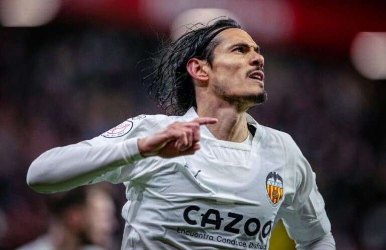 Fútbol: Cavani se bajó de la pretemporada con Valencia, negocia su salida y en Boca se ilusionan