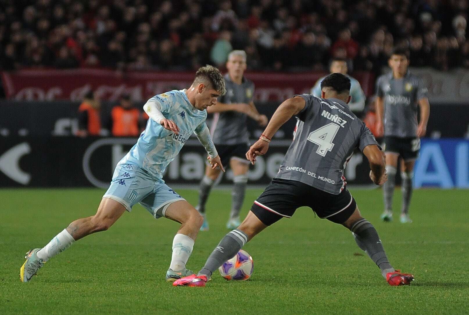 Fútbol: Estudiantes y Racing empataron en un partido aburrido