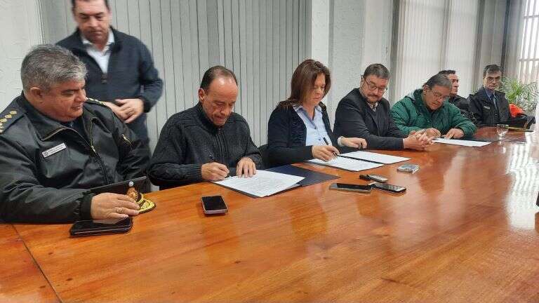 General Pico: El Gobierno provincial firmó convenios para fortalecer la formación policial