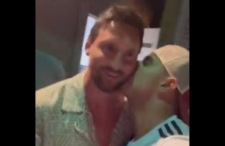 Fútbol: Locura por Messi en su primera salida nocturna en Miami, cena con Diego Torres y el beso de un hincha