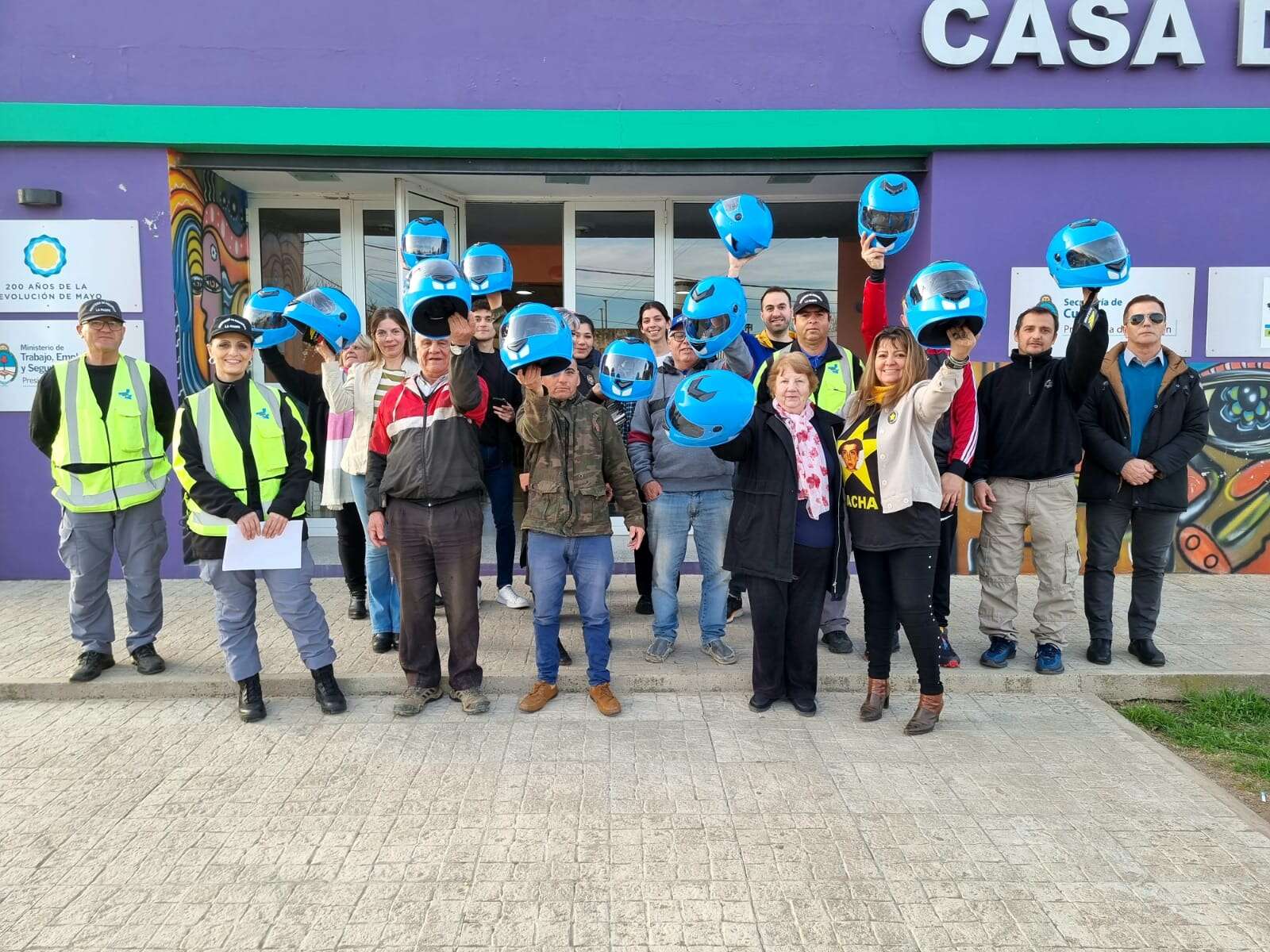 Seguridad: Ya se llevan entregados más de 500 cascos
