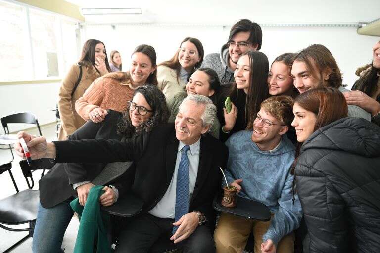 Alberto Fernández en La Pampa: “La casta que defienden es la de los poderosos, y les quitan a ustedes la libertad de estudiar”, dijo al inaugurar un edificio universitario