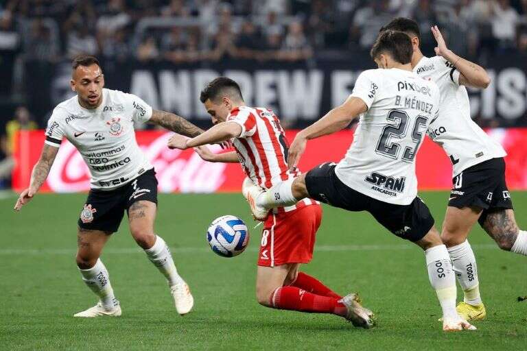 Fútbol: Estudiantes perdió con Corinthians pero dejó la serie abierta para la vuelta en la Sudamericana