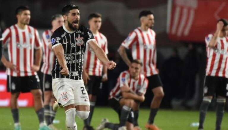 Fútbol: Estudiantes bailó a Corinthians, pero quedó eliminado en la Copa Sudamericana en los penales