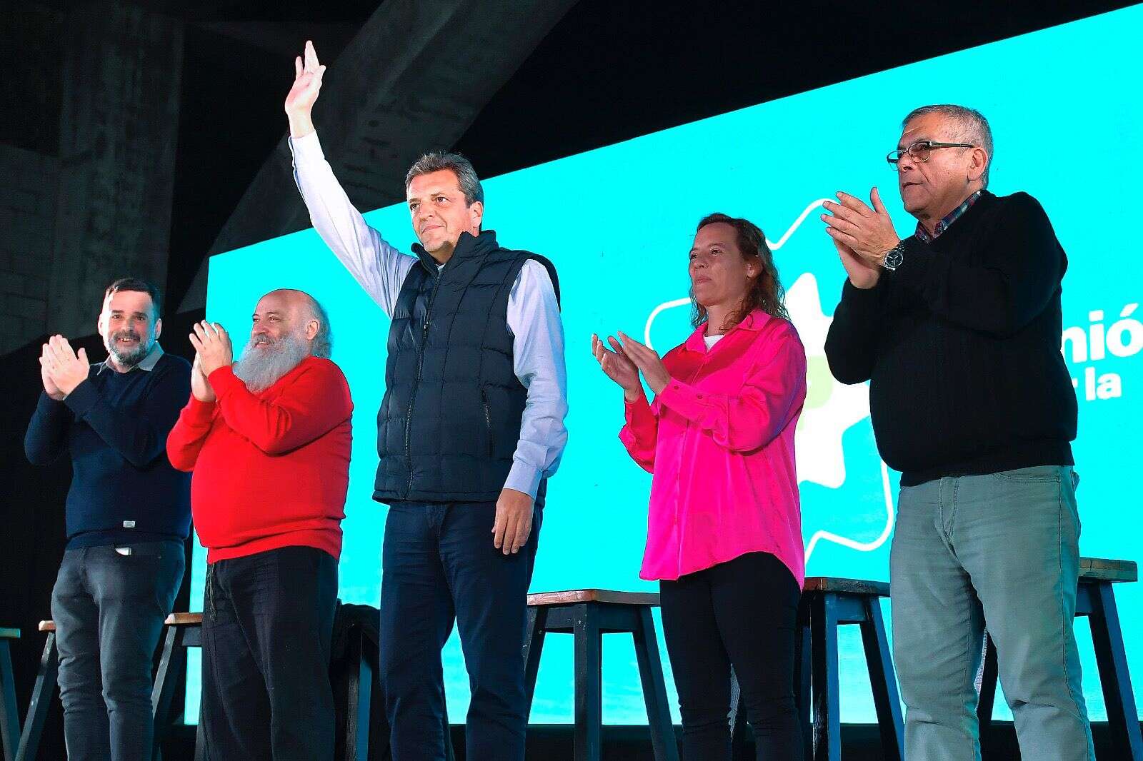 Massa recibió el apoyo de los movimientos sociales y pidió convencer a los indecisos