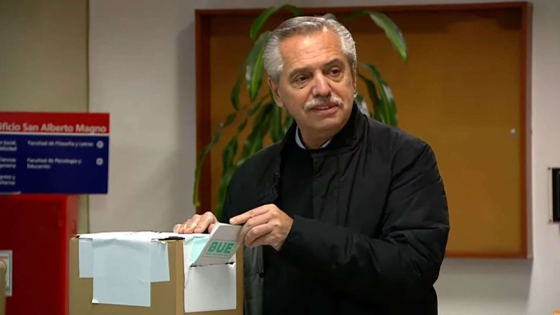 Alberto Fernández votó y confirmó que no irá al bunker de Unión por la Patria