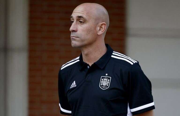 España: Rubiales se negó a renunciar pese a las críticas y dijo que “fue un pico consentido”