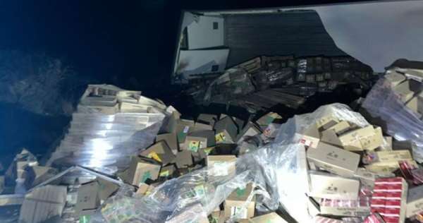 Volcó un camión y la carga quedó sobre la Ruta Nacional 152
