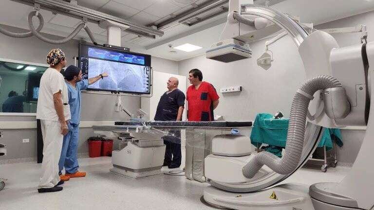 Se concretó en el Hospital Favaloro el primer cateterismo en el sistema público provincial