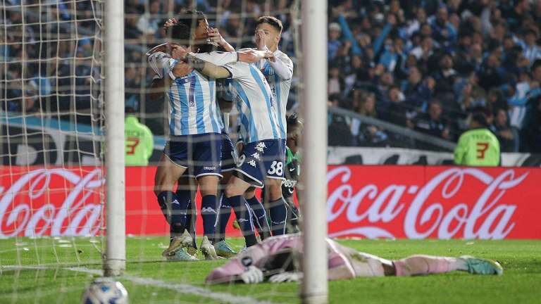 Fútbol: Racing goleó a Atlético Nacional y se enfrentará a Boca en cuartos de final de la Libertadores