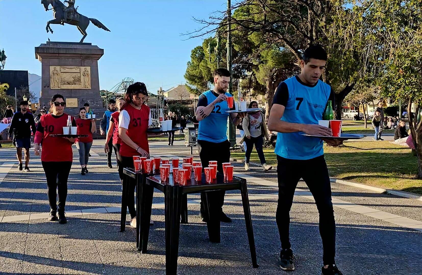 Día del gastronómico: Se realizó la tradicional carrera de mozos y camareras