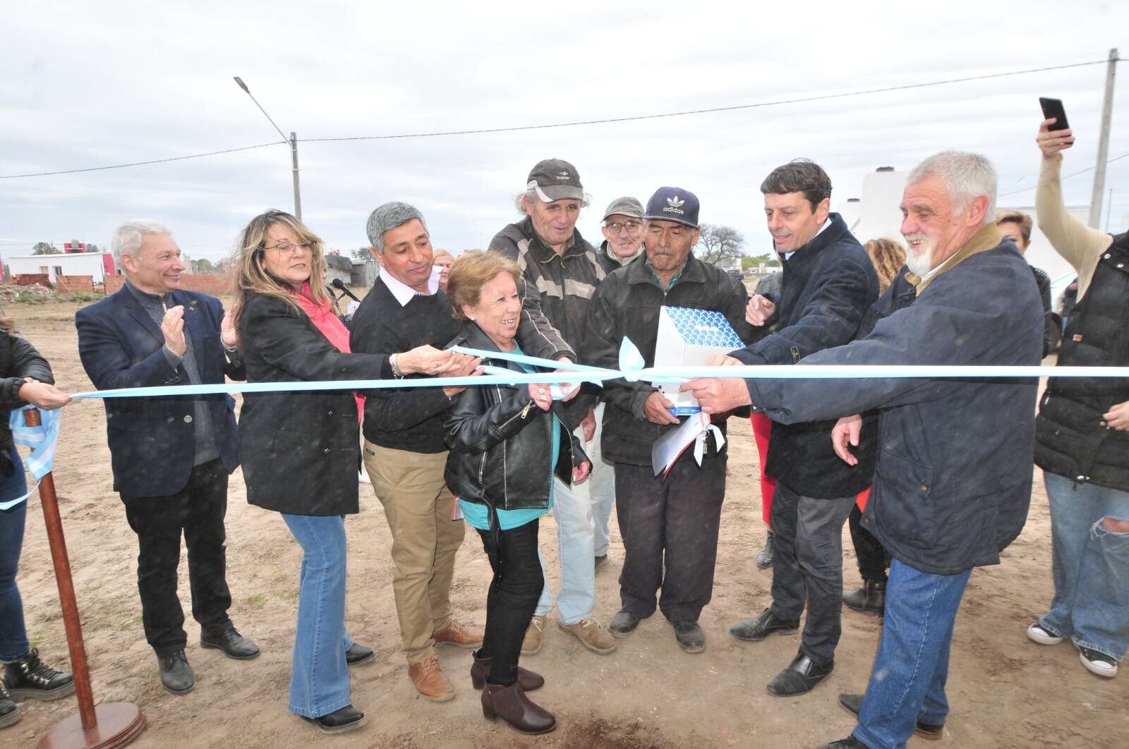 Metileo: inauguraron panadería municipal y entregaron departamentos para personas mayores