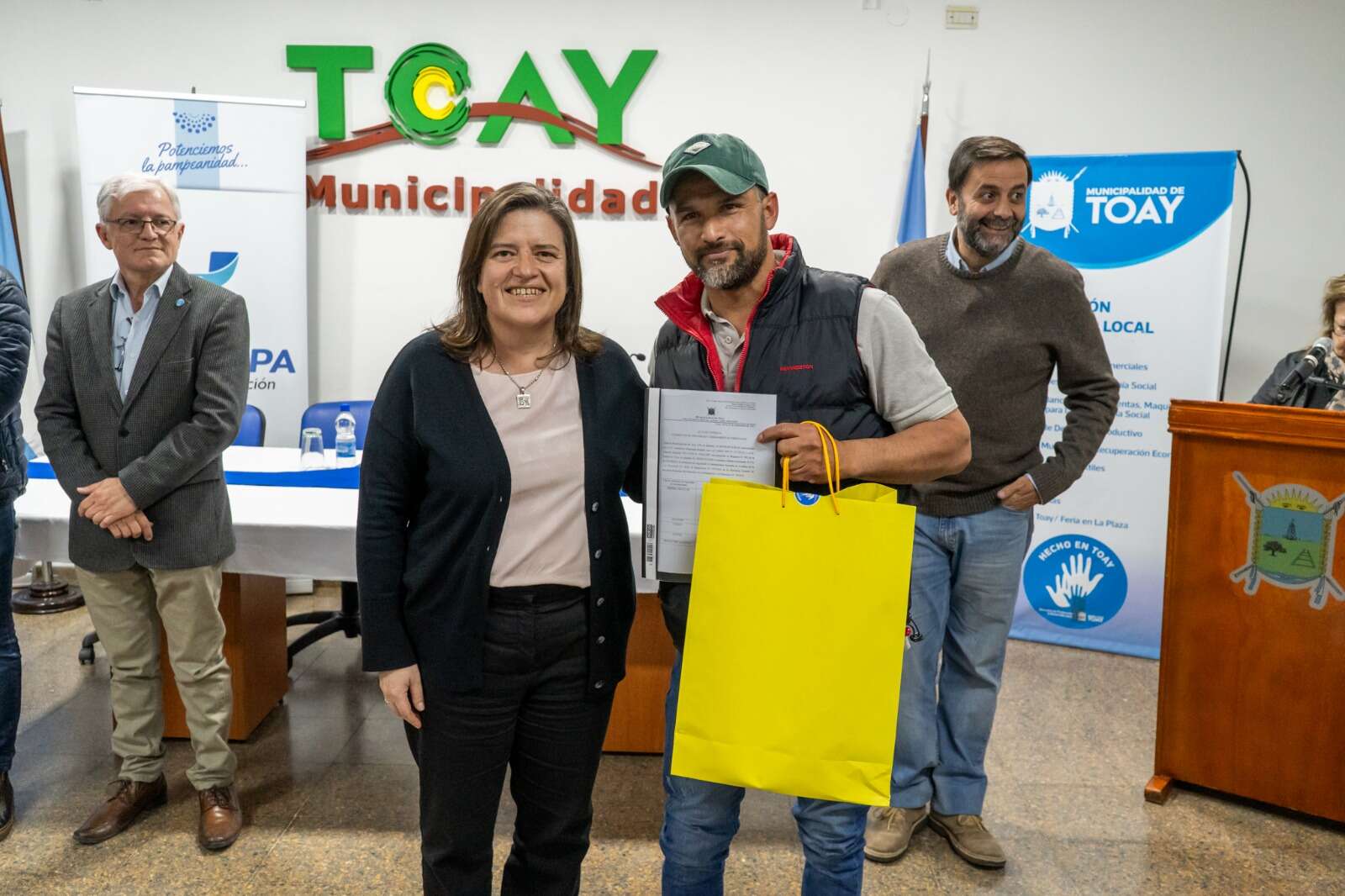 Hacheros de Toay recibieron sus herramientas de trabajo