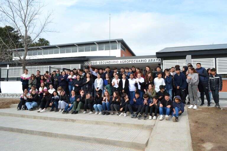 Con una inversión de 735 millones de pesos quedó inaugurado el Colegio Secundario Agropecuario de Arata
